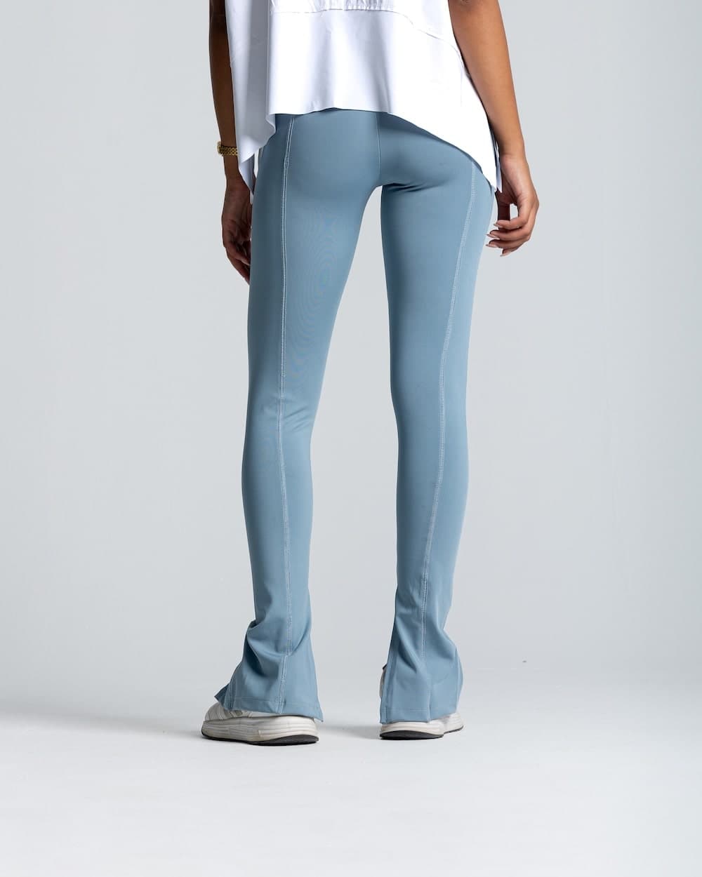 izzy apparel women min